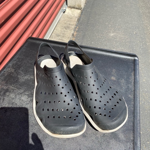 Crocs Men's Swiftwater Wave Graphite / Black Ankle-High Rubber Slip-On Shoes - Picture 3 of 13